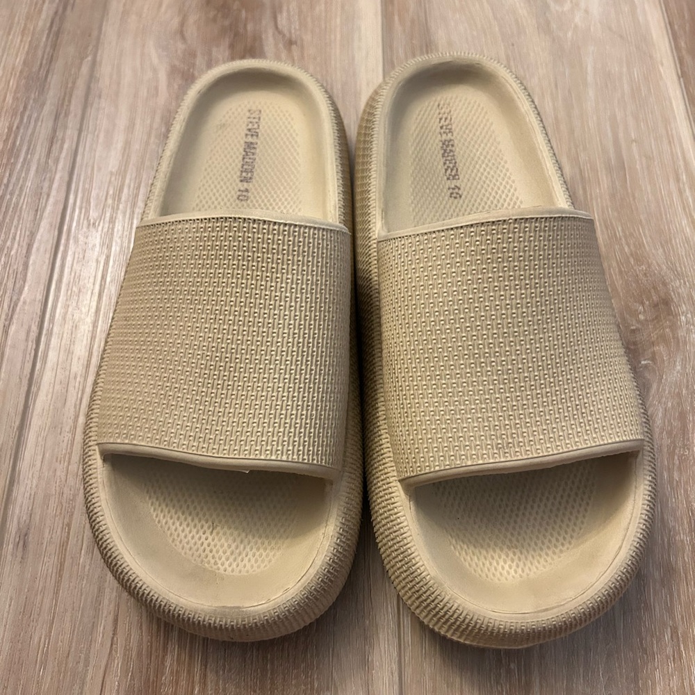 Steve Madden Athletic Slides